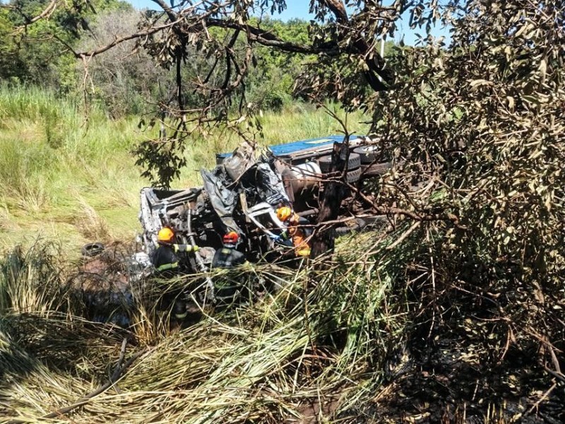 Familiares identificam vítima que morreu em colisão de carro com caminhão na Assis