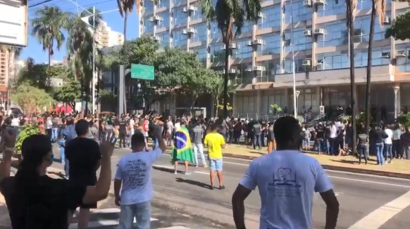 Grupo de religiosos se reúne para pedir reabertura de igrejas em Rio Preto