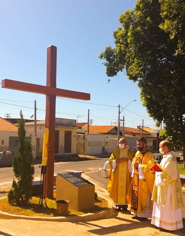 Paróquia Sagrada Família inaugura Cruz da Misericórdia