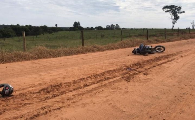 Homem de 37 anos morre após sofrer acidente de motocicleta em estrada