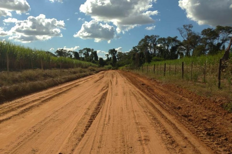 Secretaria de Obras executa melhorias em estradas municipais