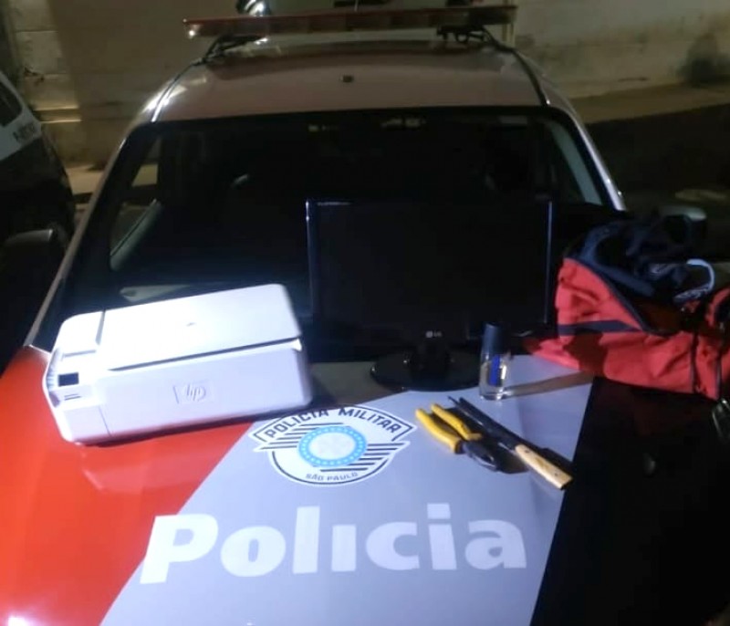 Servente é preso em flagrante pela Polícia Militar após furtar objetos de sindicato