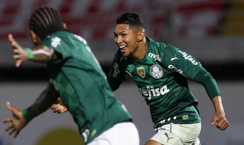 Palmeiras vence Bragantino e avança para semifinal do Paulista