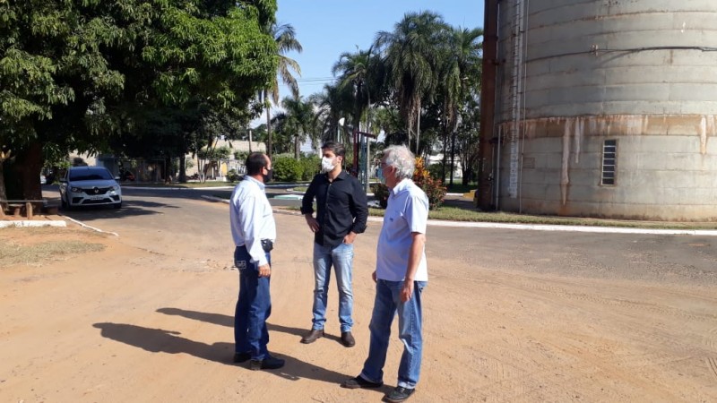 Prefeito visita futuro posto de atendimento do Daep no Eldorado