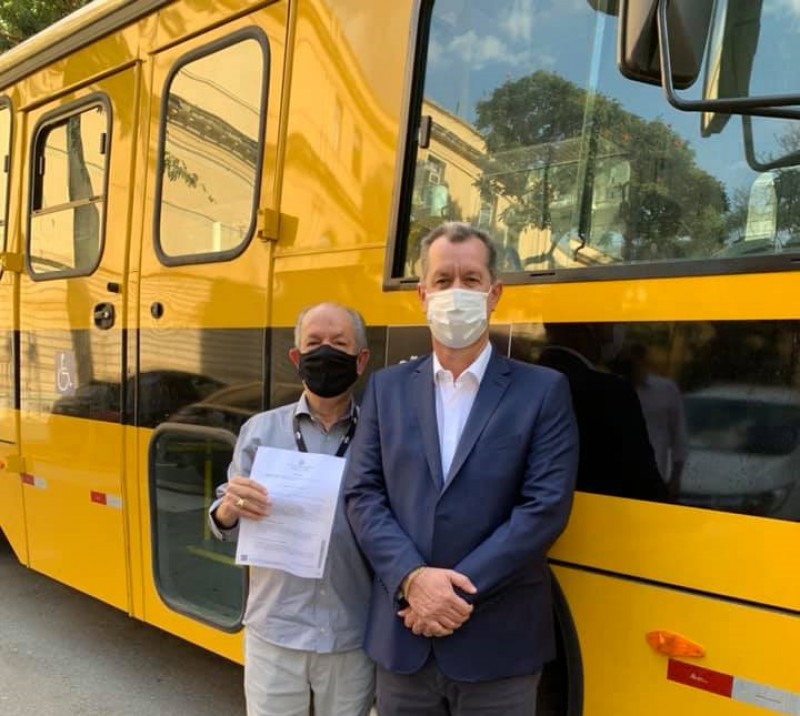 Avanhandava recebe novo ônibus escolar do governo estadual