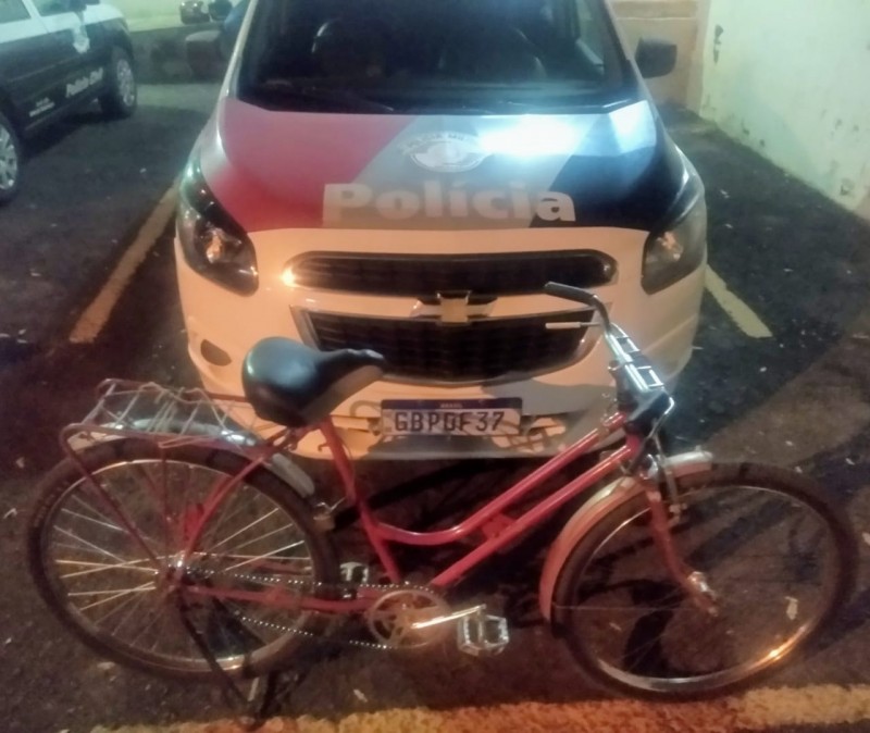 Lavrador é preso pela Polícia Militar após furtar bicicleta em imóvel no Jardim Brasília