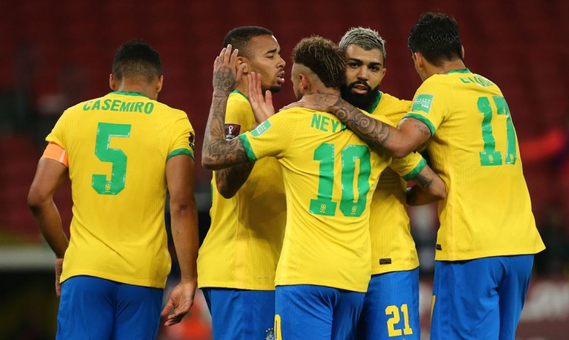 Brasil vence marcação do Equador e dispara na ponta das Eliminatórias