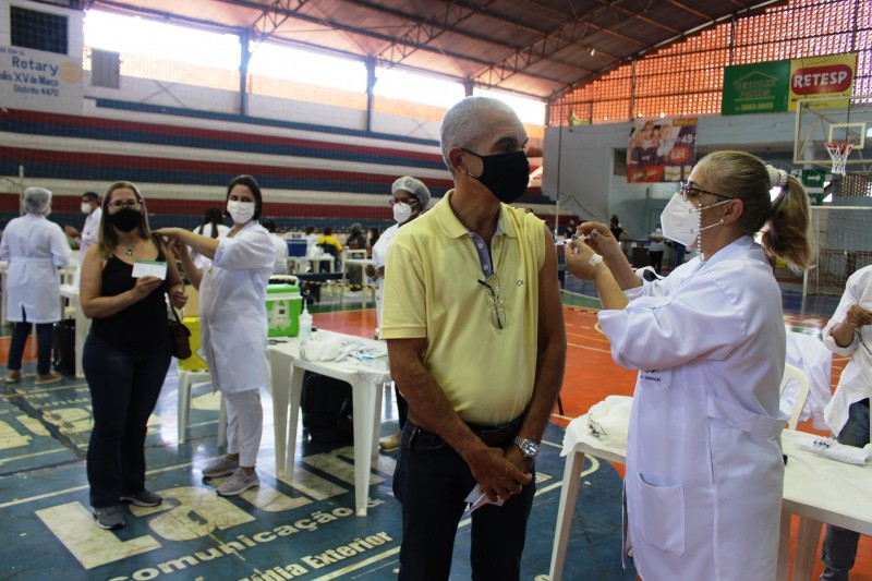 Covid: vacinação a partir de 50 anos prossegue nesta segunda no Gigantão Azul