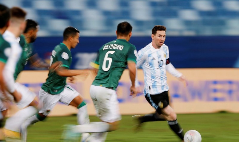 Com show de Messi, Argentina goleia Bolívia por 4 a 1