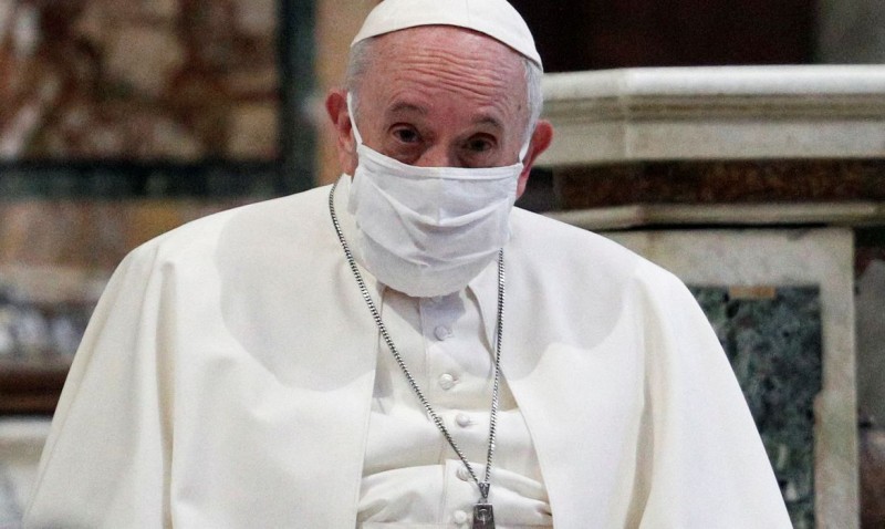Papa Francisco passa por cirurgia e reage bem a procedimento