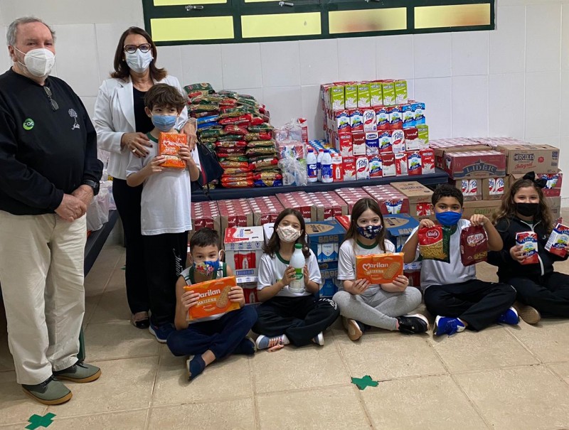 Fundo Social recebe doação de alunos do Colégio Futuro