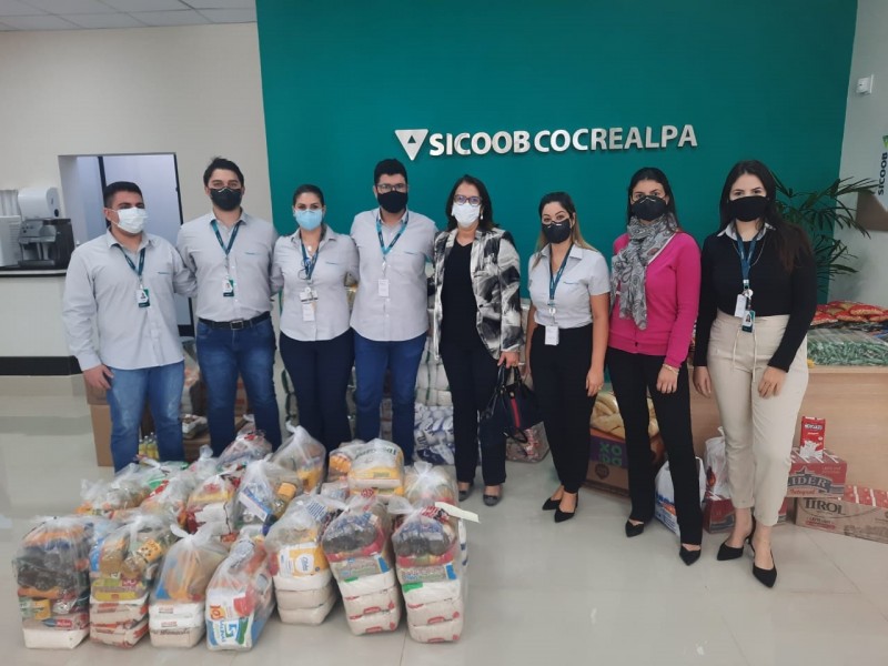 Fundo Social recebe 1,3 tonelada de alimentos do Sicoob Nosso