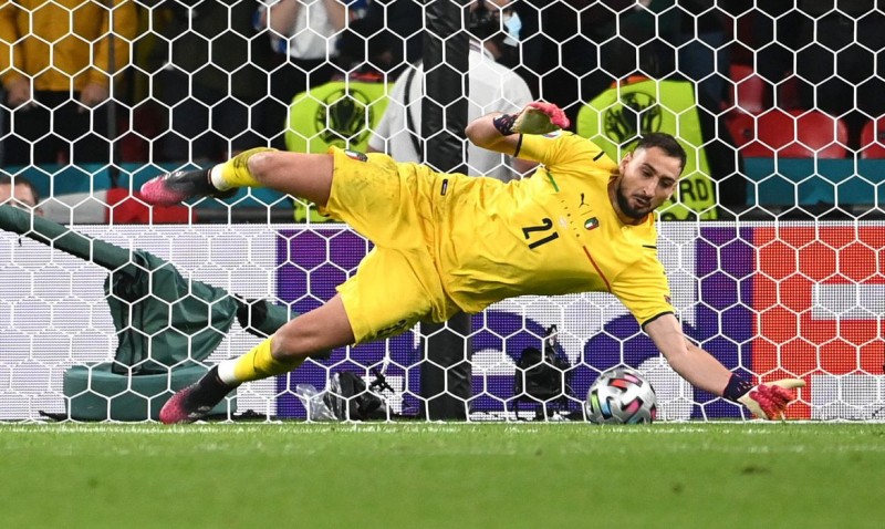 Goleiro italiano Donnarumma acerta com o PSG após deixar o Milan