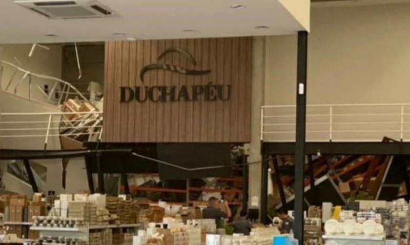 Loja desaba em shopping em Alphaville, na Grande SP