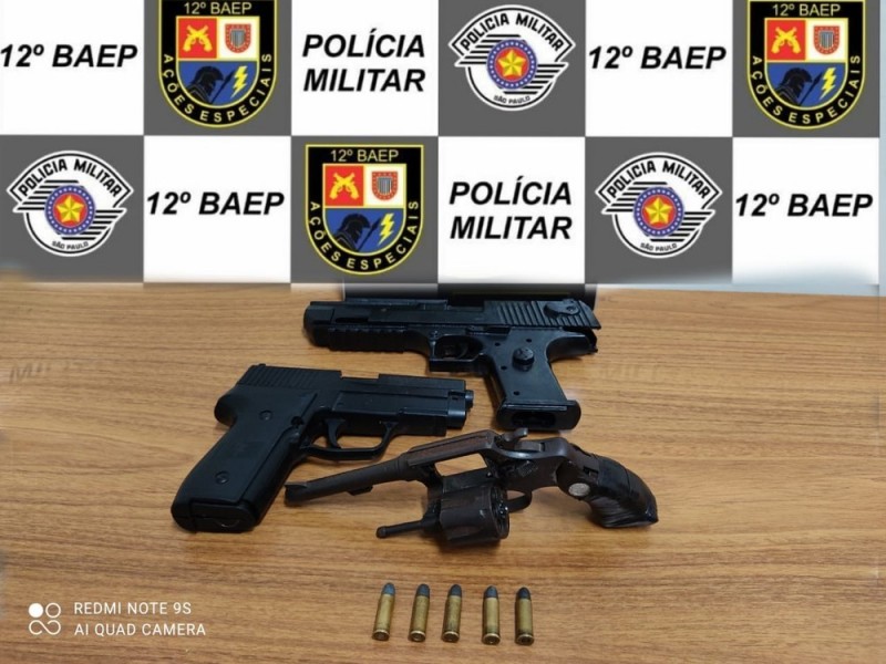 Jovem é preso após ser flagrado com revólver e réplicas de pistola em Araçatuba