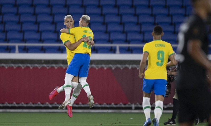 Richarlison brilha e Brasil vence Alemanha na estreia da Olimpíada