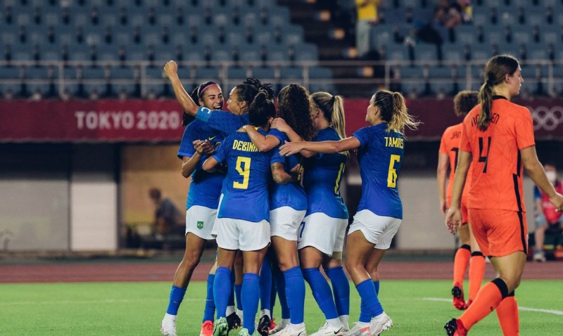 Em jogo de seis gols, Brasil e Holanda empatam no futebol feminino