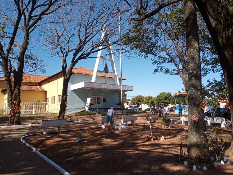 Comunidade se une para revitalizar praça pública no bairro Aparecida