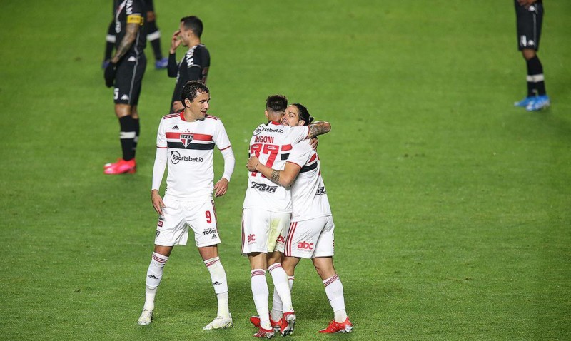 São Paulo abre vantagem sobre Vasco pelas oitavas na Copa do Brasil