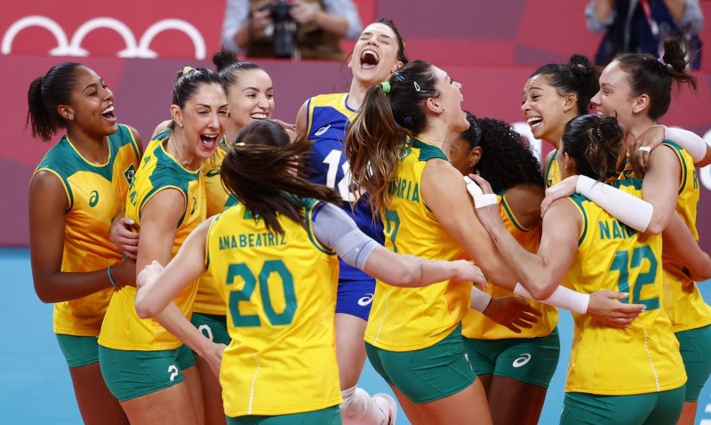 Jogos: Brasil bate Coreia do Sul e pega EUA na final do vôlei feminino