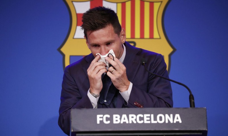 Messi se despede do Barcelona e diz que negocia com PSG