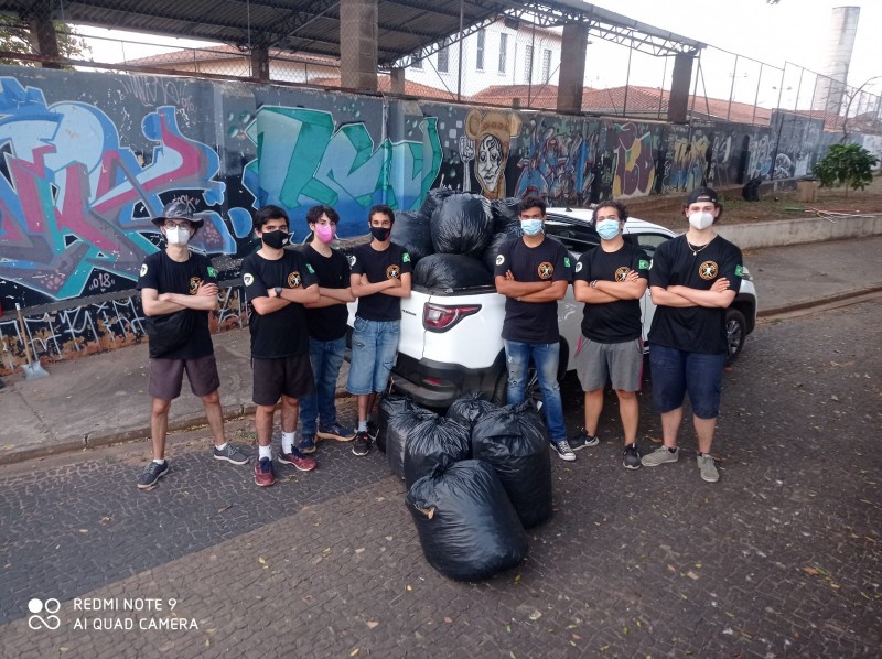 Capítulo Demolay Estrela Noroeste faz mutirão de limpeza na Praça 09 de Julho