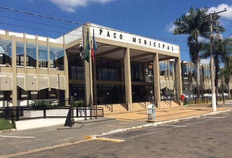 Repartições públicas têm ponto facultativo dia 6