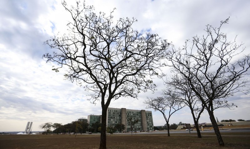 Feriado deve ter tempo firme na maior parte do país, diz Climatempo