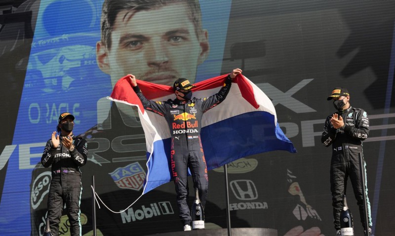 Verstappen festeja vitória em casa no GP da Holanda de Fórmula 1