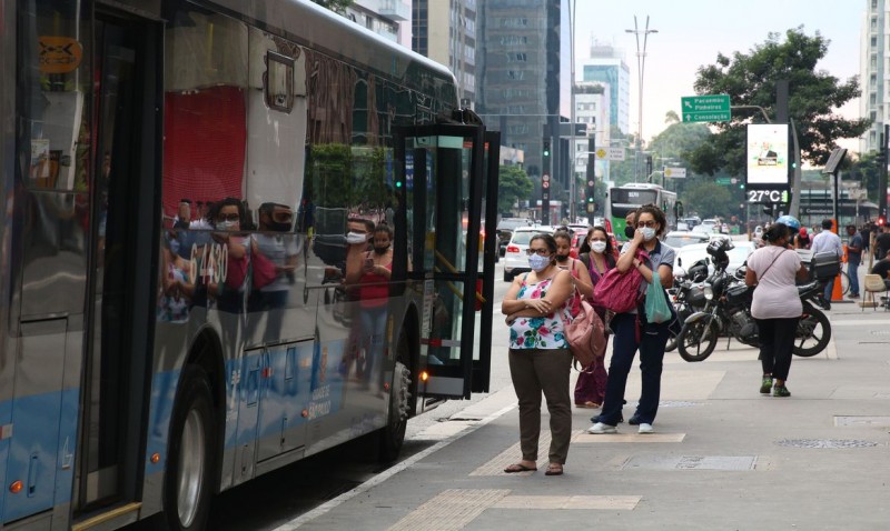 Covid-19: casos sobem para 20,91 milhões e mortes, para 584,1 mil