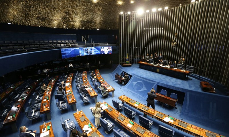 Senado aprova elegibilidade para políticos com contas irregulares