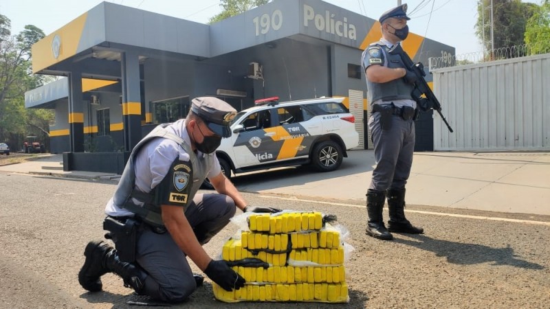 Balconista é preso pelo TOR com 85 tijolos de maconha dentro de bagagem