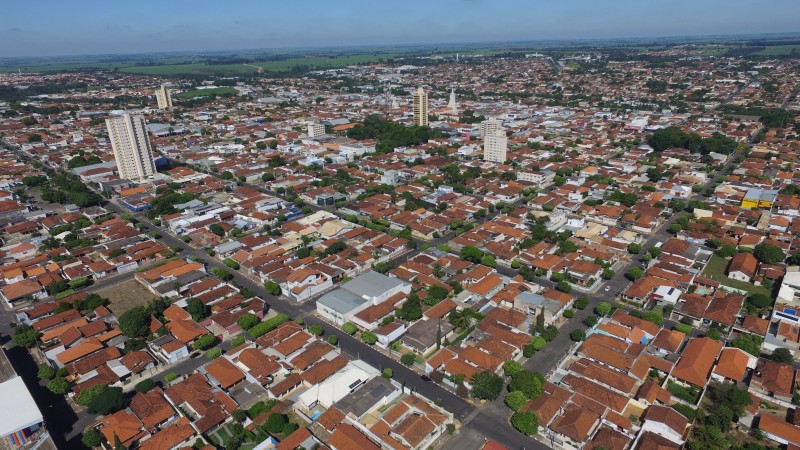 Em situação crítica no reabastecimento, alguns bairros estão há mais de 24h sem energia em Penápolis