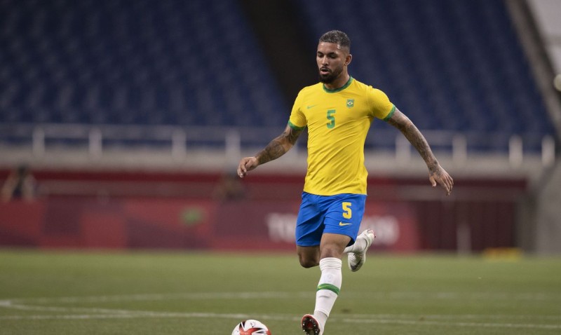 Eliminatórias: Douglas Luiz é convocado para o lugar de Casemiro