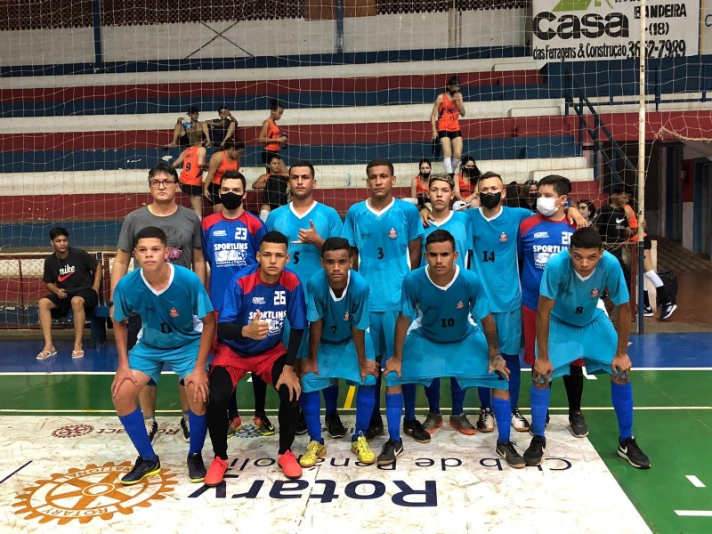 Equipes de futsal e vôlei estreiam em copas estaduais