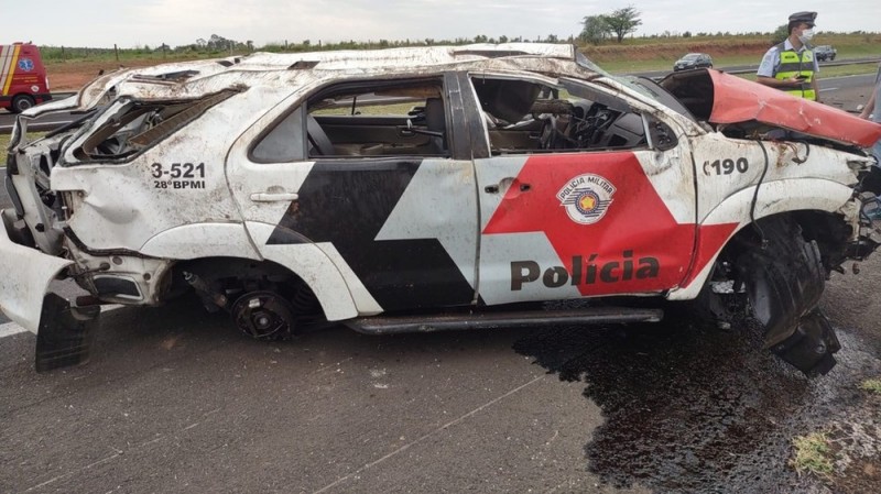 Soldado da PM que estava em viatura que capotou morre após três dias internado; sargento também morreu