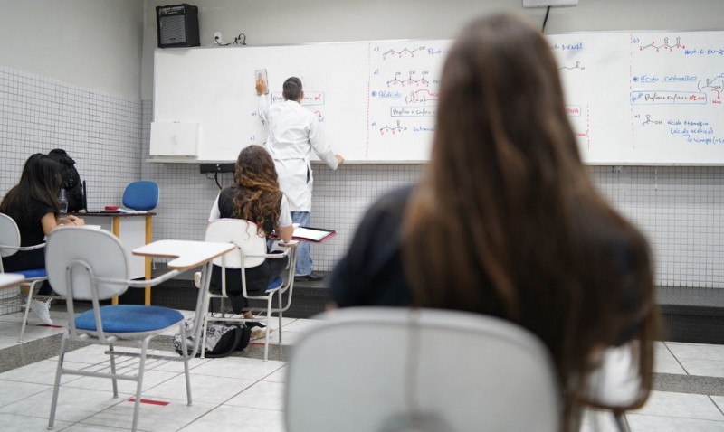 SP: 75% das escolas vão manter revezamento presencial até novembro