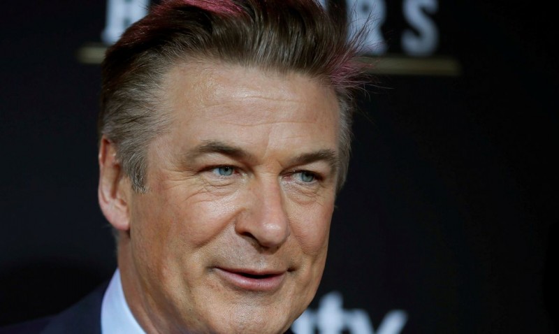 Internacional  Alec Baldwin dispara em set de filmagem e diretora de fotografia morre  Diretor do filme Joel Souza também se feriu no episódio   A diretora de fotografia Halyna Hutchins morreu e o diretor Joel Souza ficou ferido na quinta-feira (21) qua