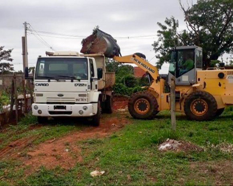 Secretaria de Obras realiza limpeza nas hortas comunitárias