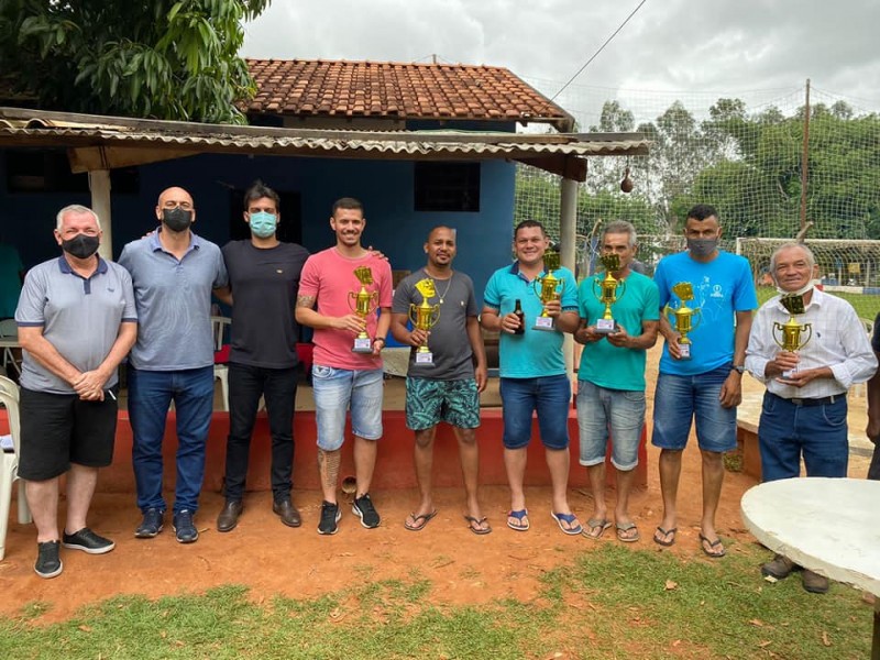 Edivaldo e Léo vencem Torneio Municipal de Truco