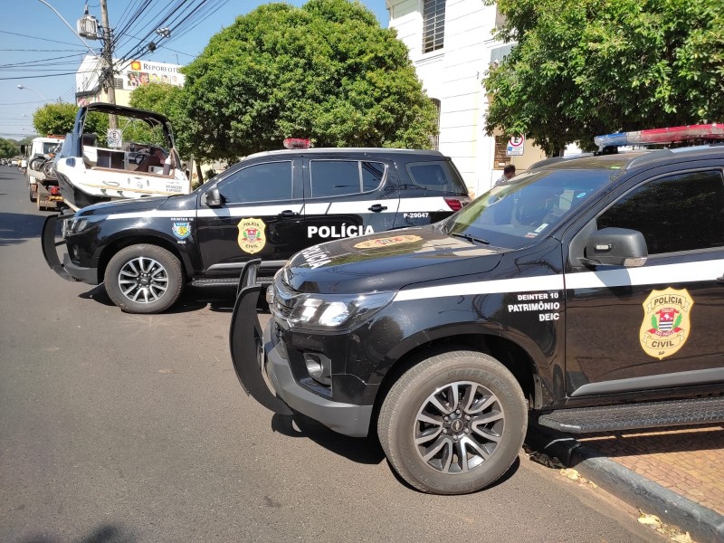 GOE/Deic apreende carros de luxo e lancha durante investigação