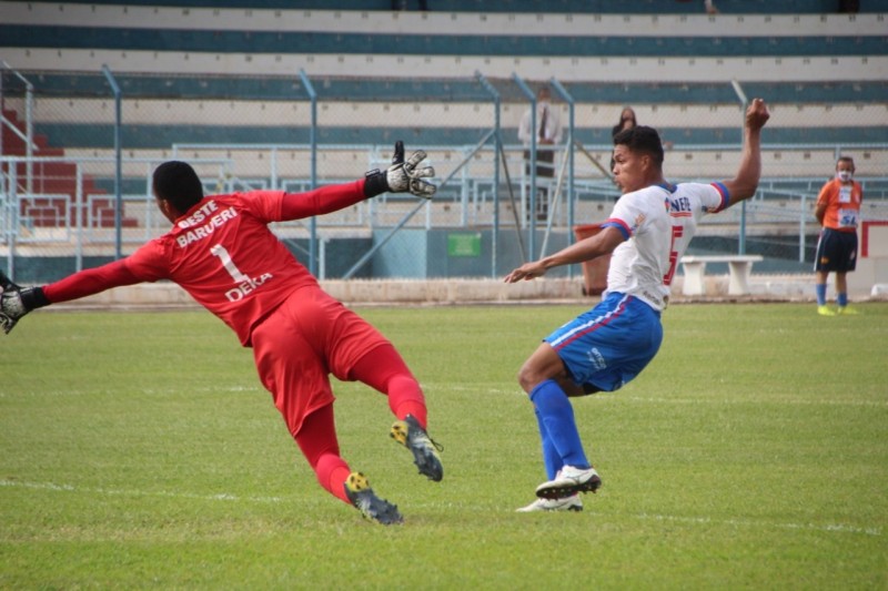 Penapolense vence Oeste por 2 a 0 e assume liderança do Grupo 12