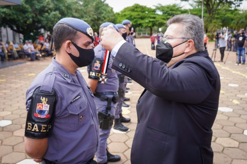 17 PMs de Penápolis que atuaram no combate ao mega-assalto em Araçatuba são homenageados