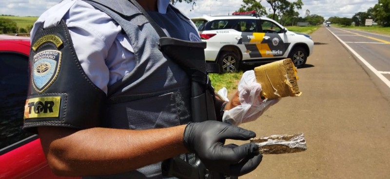 TOR prende rapaz por tráfico e detém homem com porção de maconha em abordagem