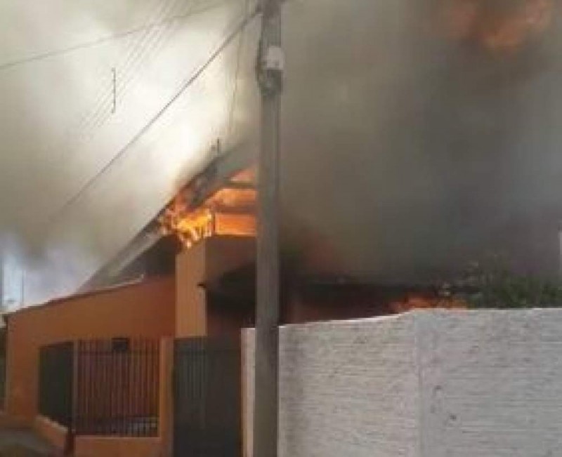 Jovens morrem em incêndio em residências em Buritama
