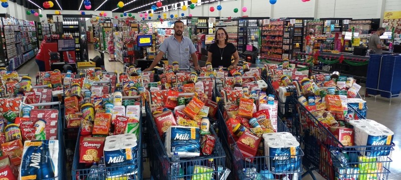 Ação Social de empresa garante carrinhos de compras para 20 famílias carentes