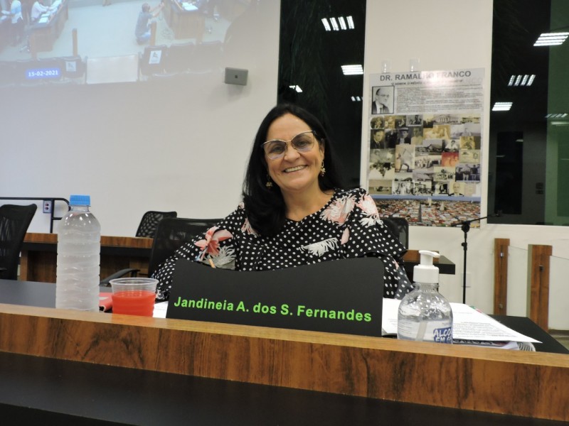 Professora Jandinéia avalia como positivo o trabalho do primeiro ano no Legislativo