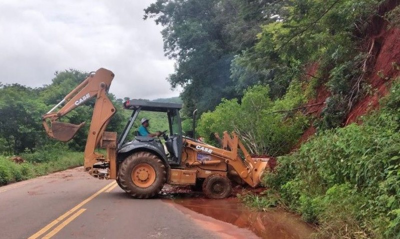 Chuvas bloqueiam ao menos 121 pontos de rodovias mineiras