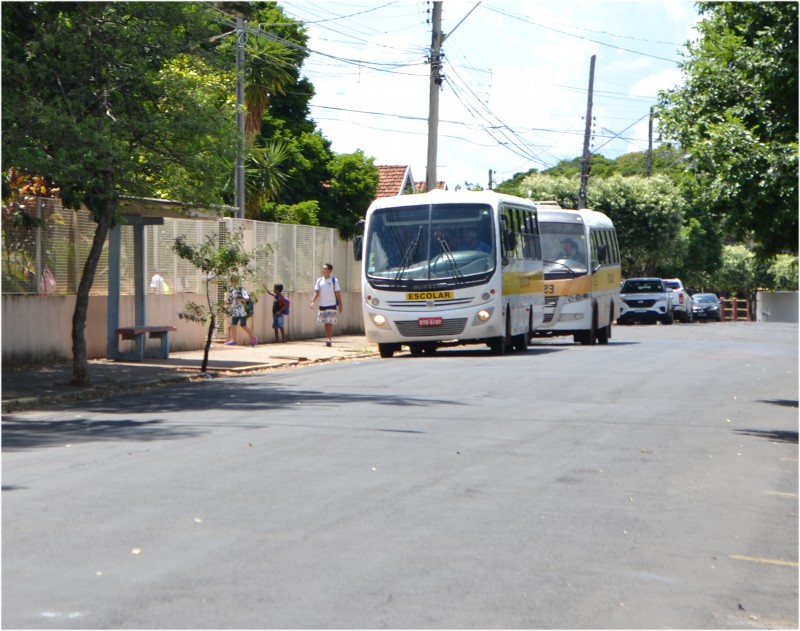 Secretaria contrata emergencialmente empresa para transporte de alunos da rede estadual