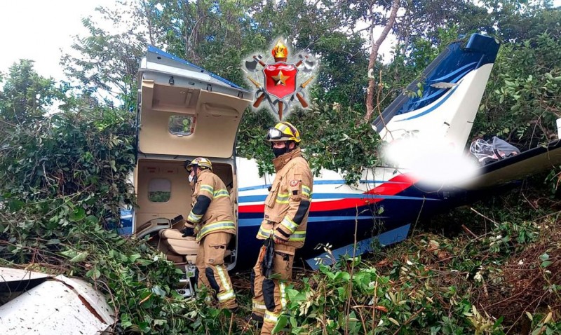 Avião de pequeno porte cai perto do centro de Brasília